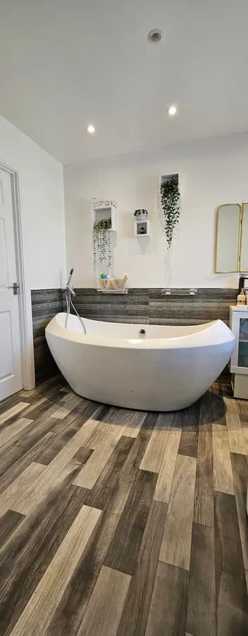 Freestanding bath installation